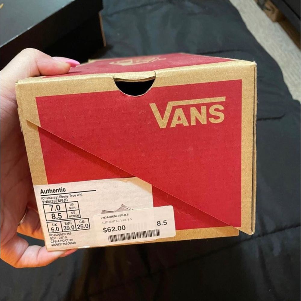 Authentic style black and white striped vans women’s size 8.5 - Picture 2 of 2